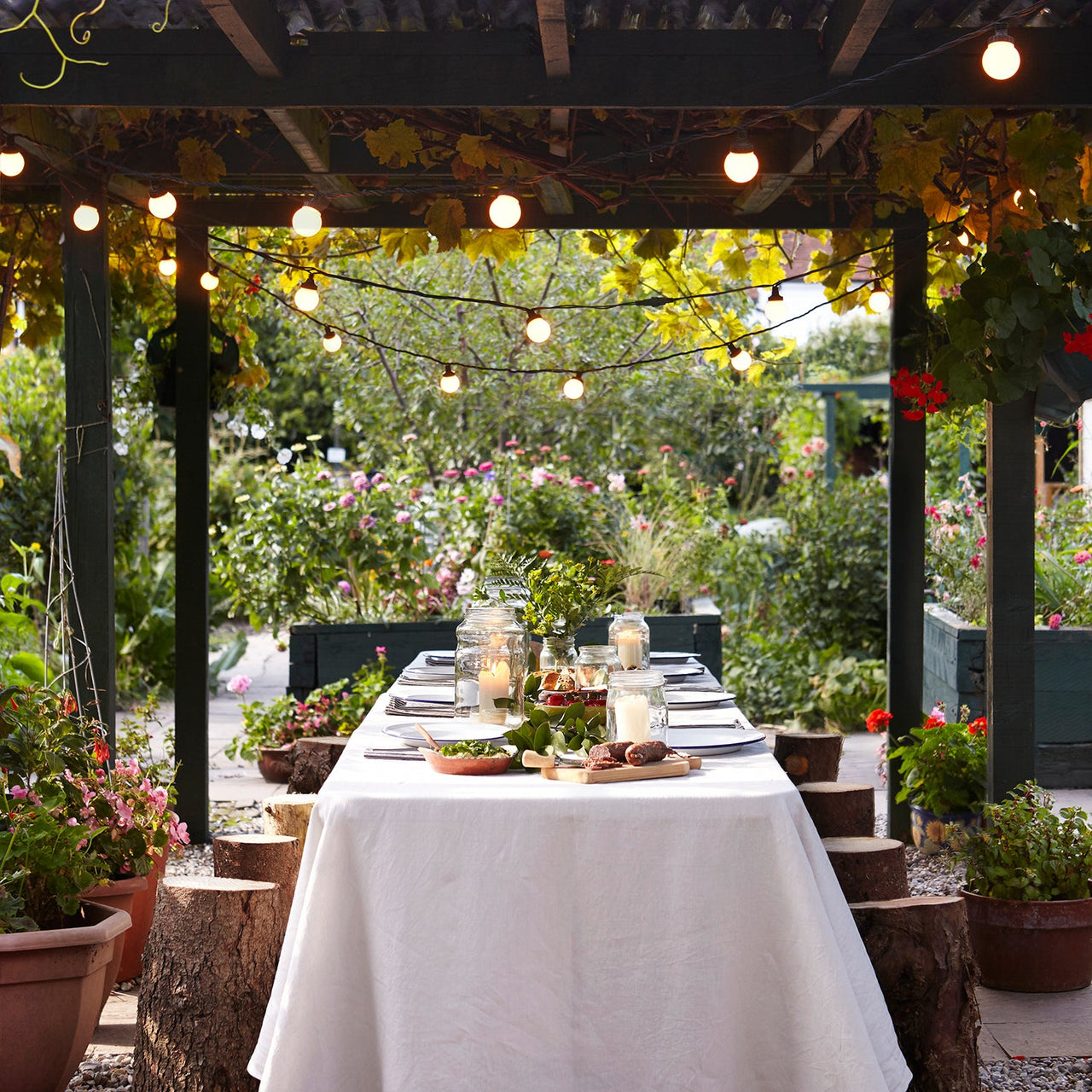 PR10YWG_10-warm-white-festoon-lights-summer-dining-terrace-party_P4_75baa8c0-b144-4427-b09c-7bdb7d968b54.jpg