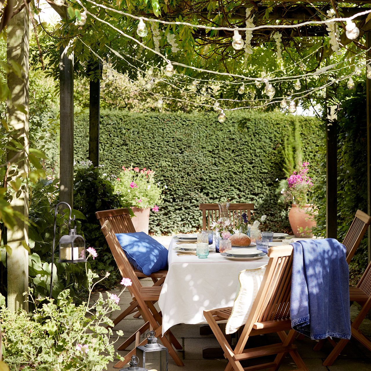 PR10YWWC_Warm-White-Festoon-Light-Canopy-White-Cable-Alfresco-Garden-Table_P2_06e7ad5e-c575-48c8-93c6-7f98f9276864.jpg