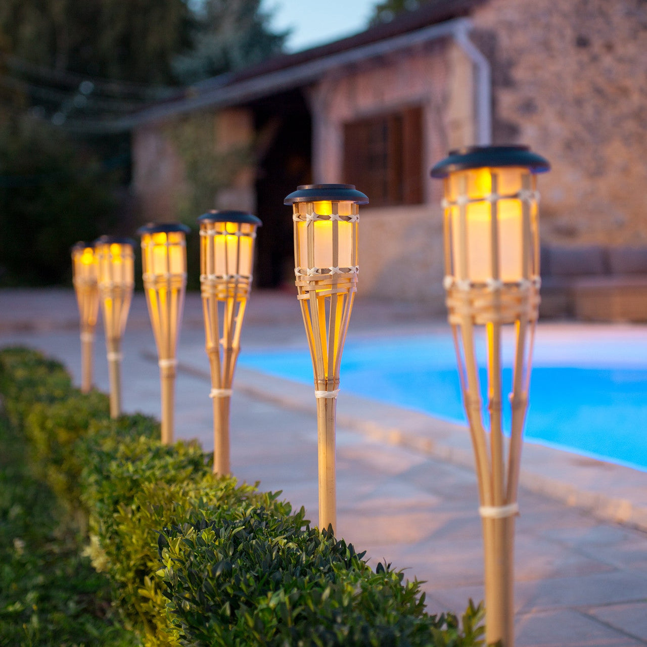 SL14042_Away-Large-Bamboo-Torches-Garden-Stakes-Solar-Lights_P2_jpg.jpg