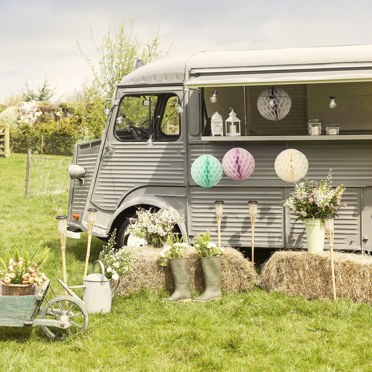 SL14042_Large-Bamboo-Torches-Garden-Stakes-Solar-Lights-Van-Summer_P4.jpg