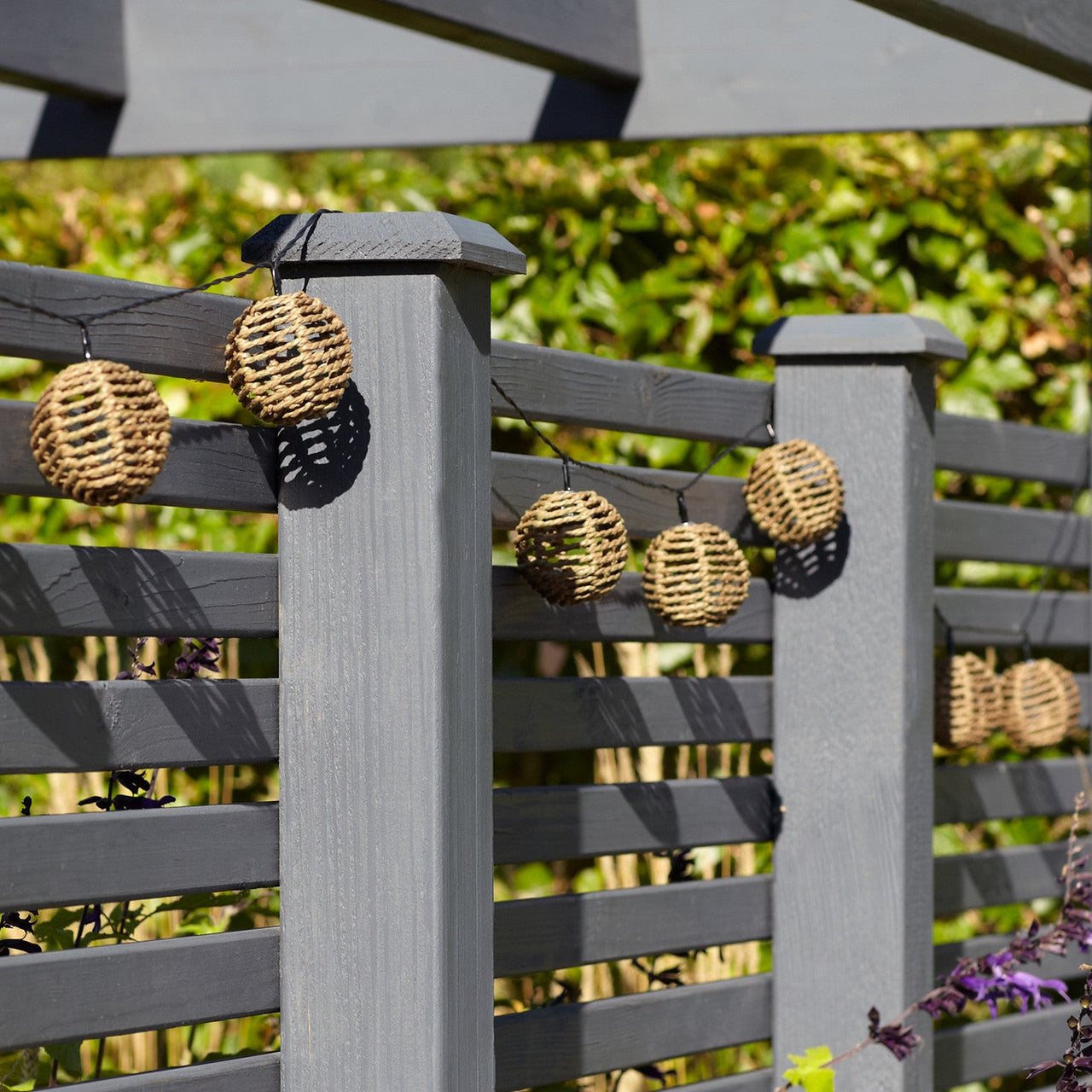 SL19005_10-Rattan-Solar-Fairy-Lights-Garden-Fence_P3.jpg