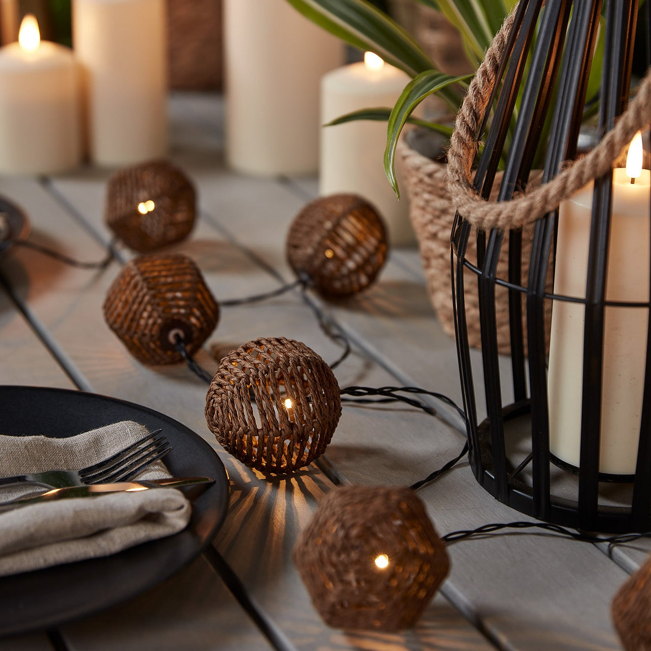 SL19005_Rattan-Sphere-Solar-Fairy-Lights.jpg