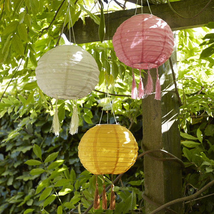 SL19014_Set-Of-3-Tassel-Solar-Lanterns_P1.jpg