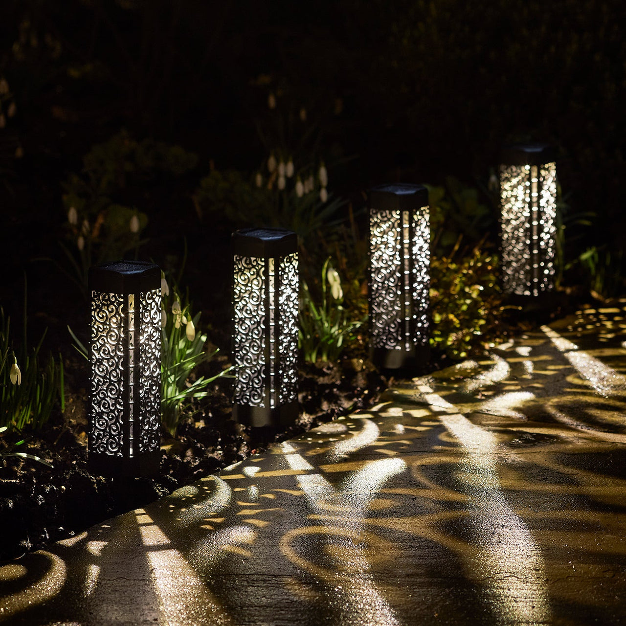 SL20007_4-solar-moroccan-garden-path-lights.jpg