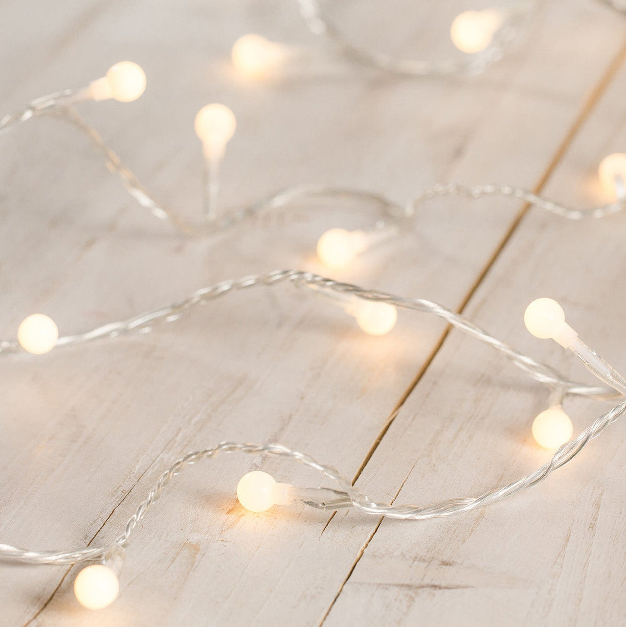 SLF-140902_warm-white-LED-berry-fairy-lights-close_P1.jpg