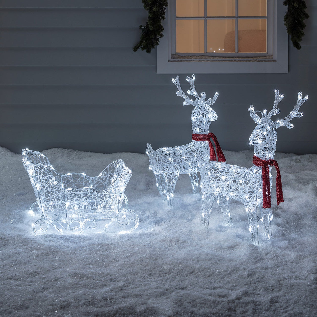 XX1805_Reindeer-Pair-Sleigh-Christmas-Figures-Scarf-Snow_P1.jpg