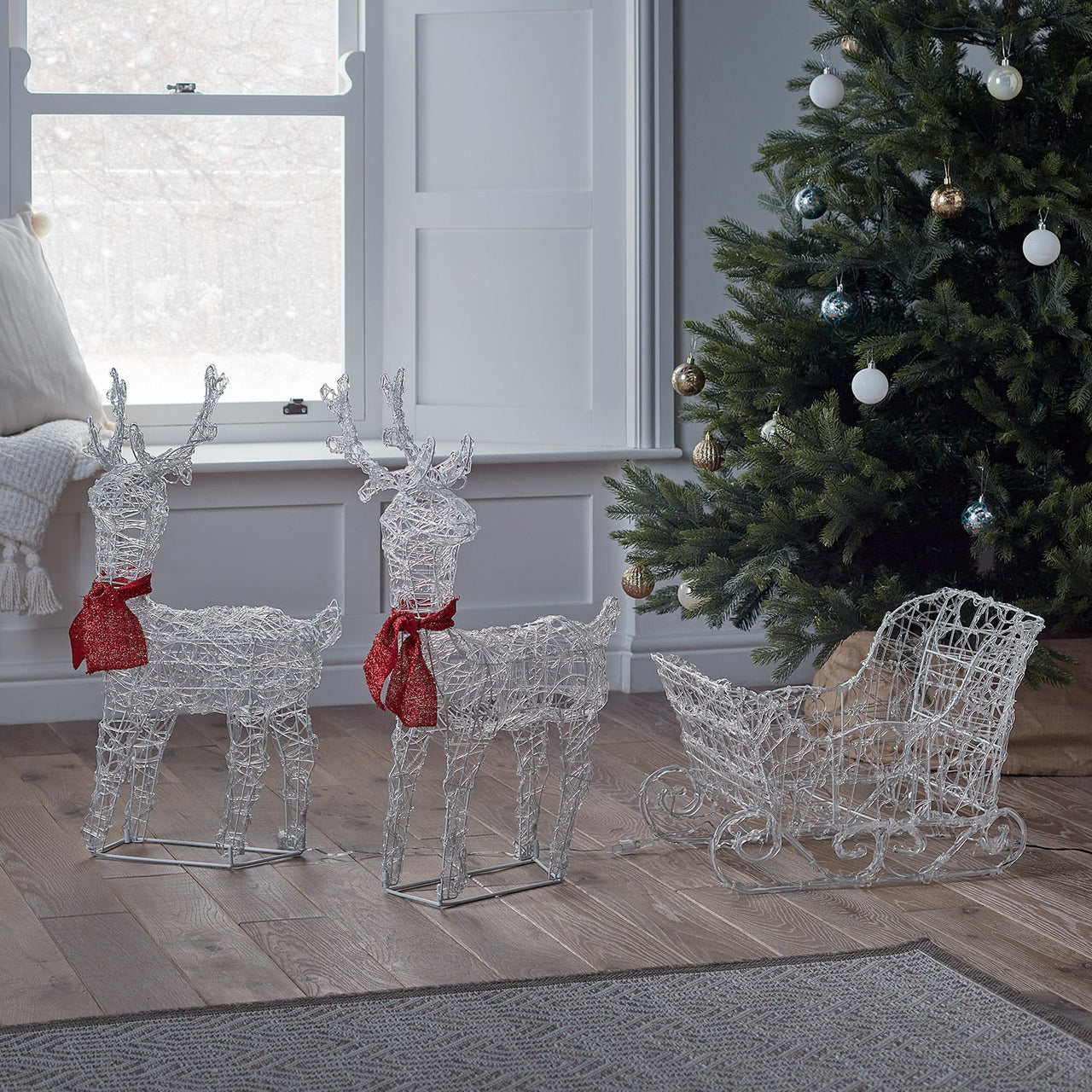 XX1805_Reindeer-_-Sleigh-Battery-Christmas-Figure-Off.jpg