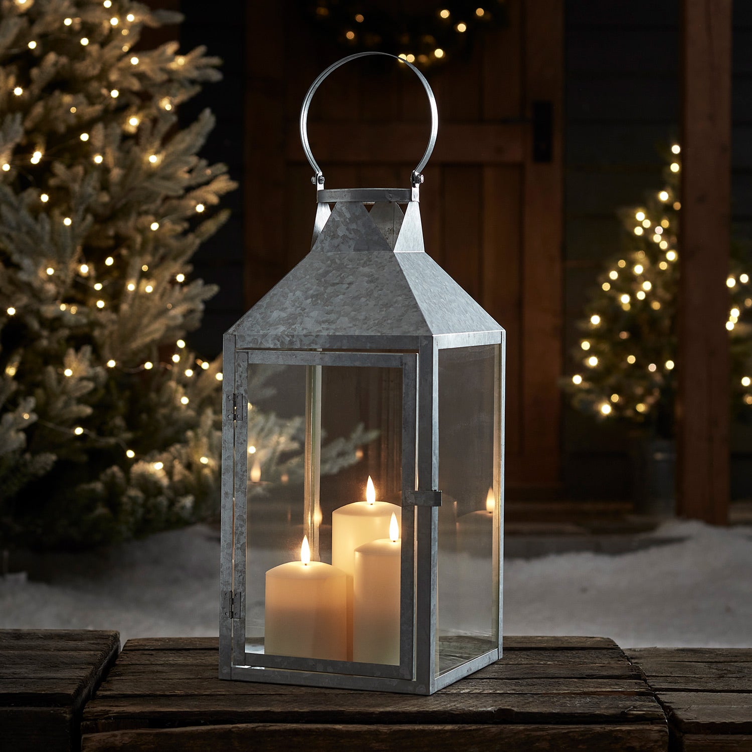 Metal outdoor outlet lanterns